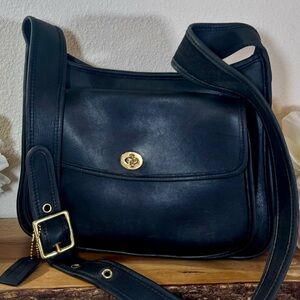 ❤️SOLD❤️Rare Vintage Coach Navy Taft Bag 9980